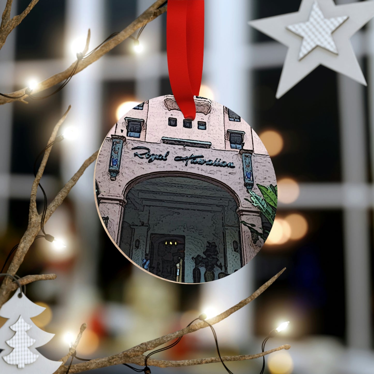 Plywood Ornaments (Round, Berlin) ... "La Grande Entree" At: 'The Pink Palace' ... The Royal Hawai'ian ... Honolulu, HI ... '27Oct2014' ... Original Works ...
