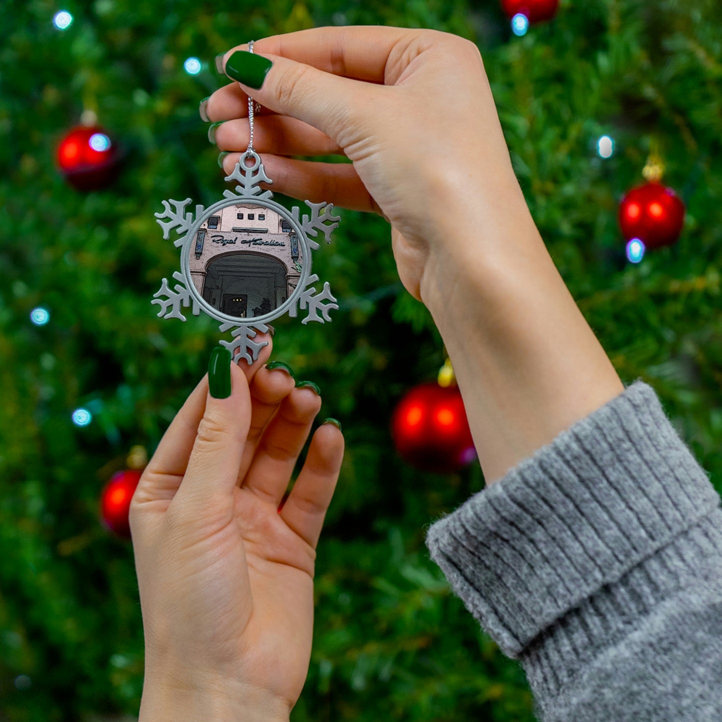 Pewter Snowflake Ornament ... "La Grande Entree" At: 'The Pink Palace' ... The Royal Hawai'ian ... Honolulu, HI ... '27Oct2014' ... Original Works ...