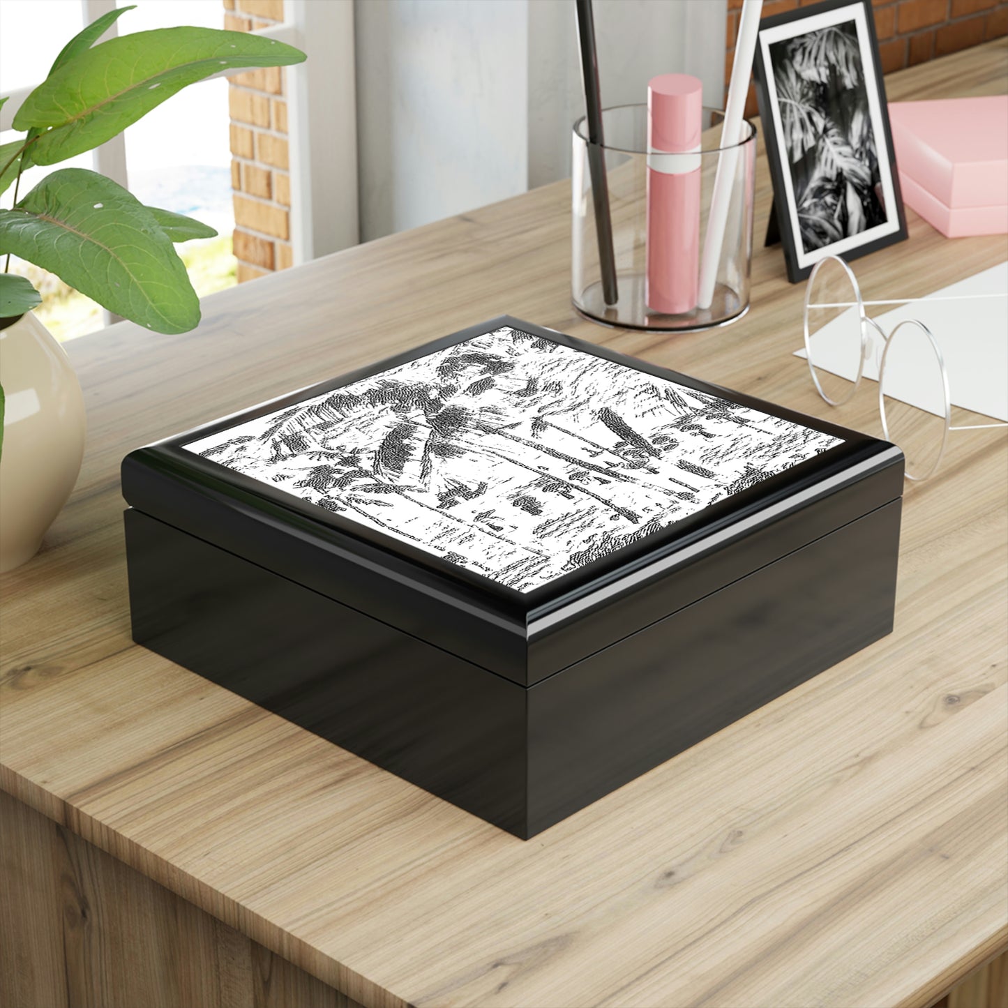 Jewelry Box ... "The Royal Hawai'ian: Waikiki Beach_Beach" ... Honolulu, HI ... Ocotber 2014 (Halloween) ... Original Works ...