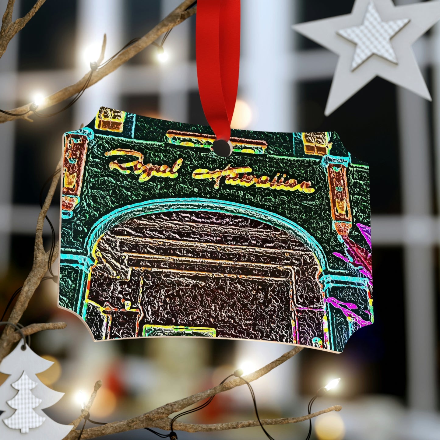 Plywood Ornaments (Round, Berlin) ... "La Grande Entree" At: 'The Pink Palace' ... The Royal Hawai'ian ... Honolulu, HI ... '27Oct2014' ... Original Works ...