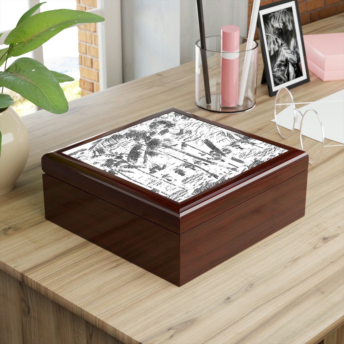 Jewelry Box ... "The Royal Hawai'ian: Waikiki Beach_Beach" ... Honolulu, HI ... Ocotber 2014 (Halloween) ... Original Works ...