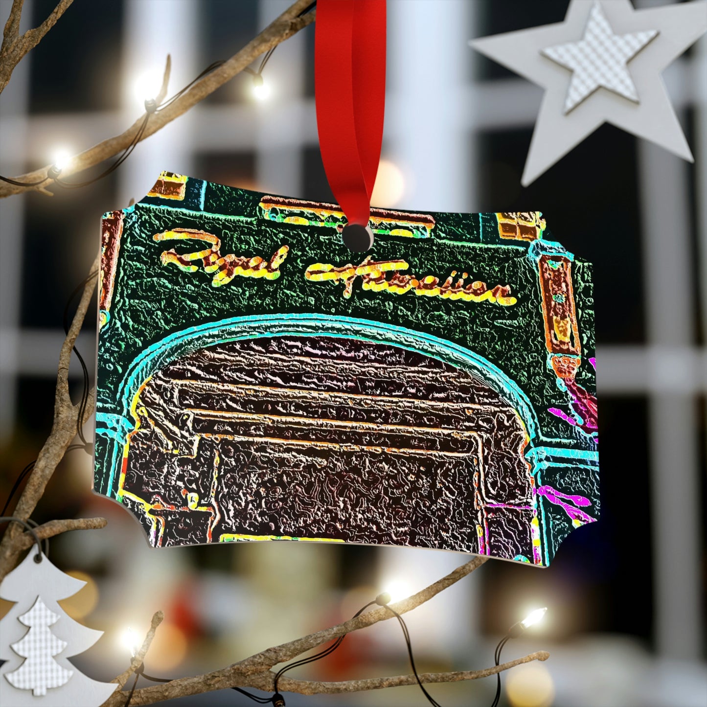 Metallic Ornaments (Round, Berlin) ... "La Grande Entree" At: 'The Pink Palace' ... The Royal Hawai'ian ... Honolulu, HI ... '27Oct2014' ... Original Works ...