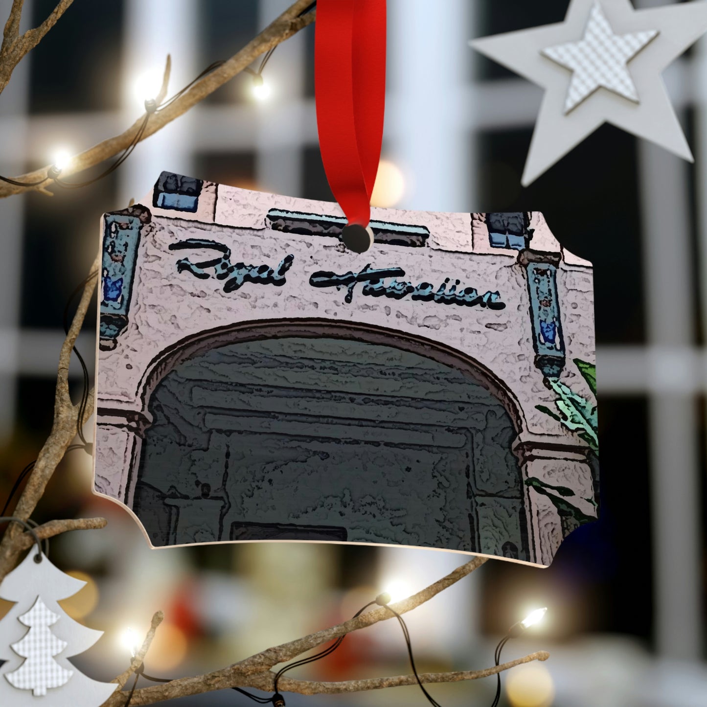 Plywood Ornaments (Round, Berlin) ... "La Grande Entree" At: 'The Pink Palace' ... The Royal Hawai'ian ... Honolulu, HI ... '27Oct2014' ... Original Works ...